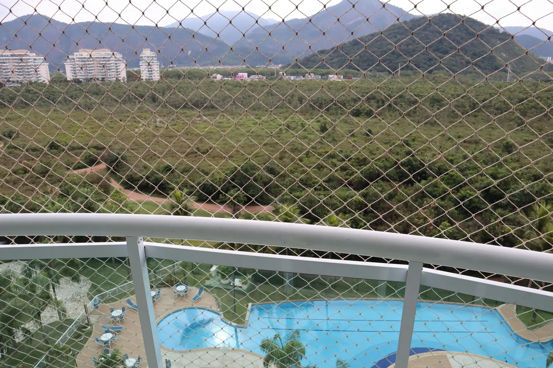 2-bedroom apartment with a mountain view — photo 27