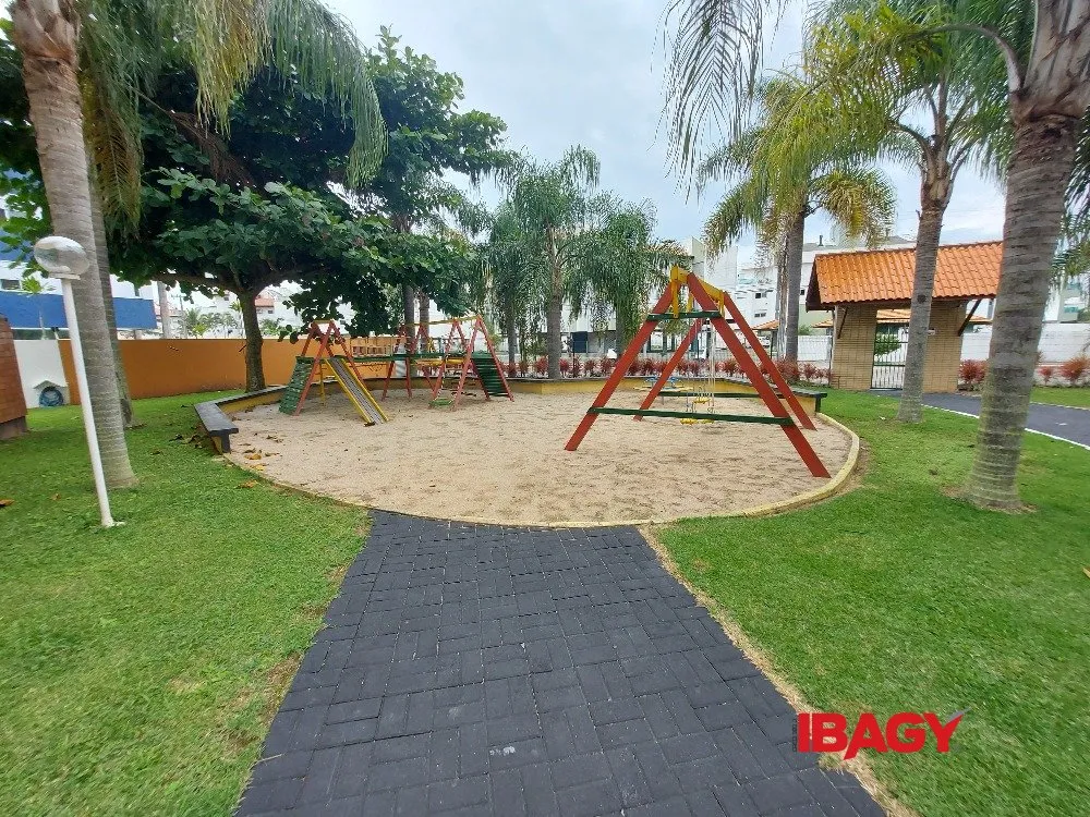 Apartamento de 2 dormitórios com piscina ao ar livre — photo 33