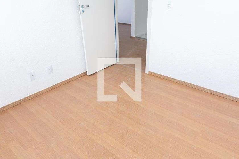 Unfurnished 2-bedroom apartment with 45 m² and wood floors — photo 2