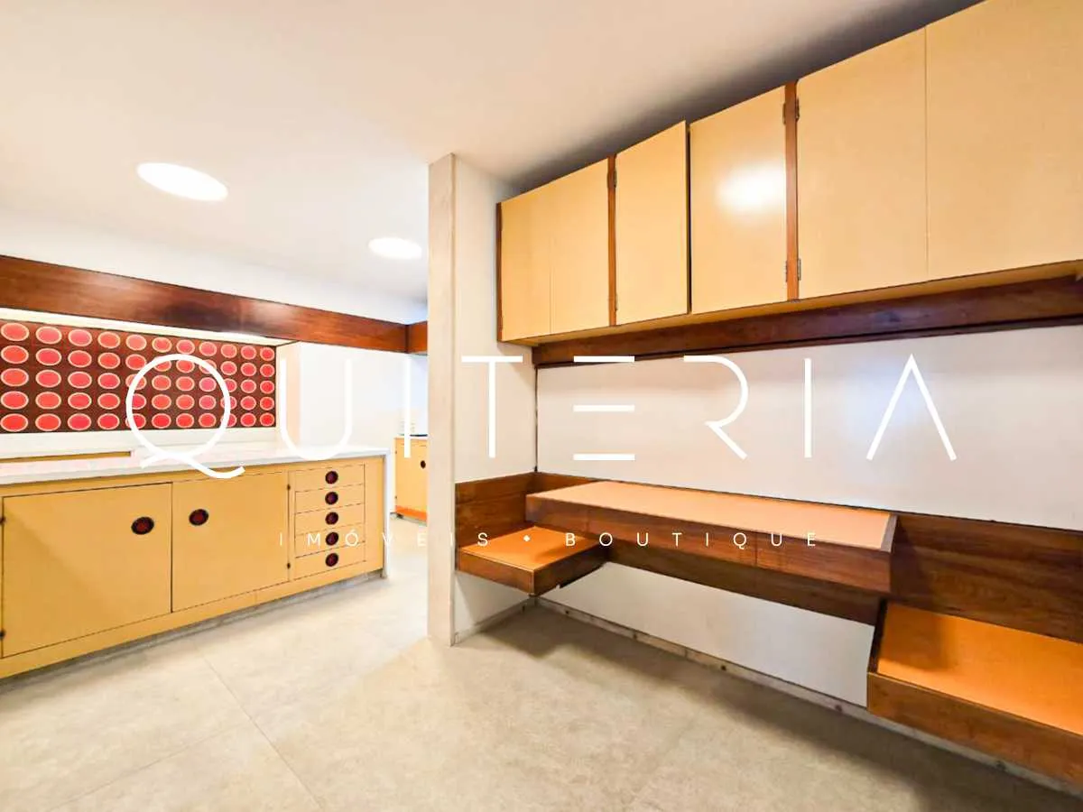 4-bedroom apartment with 4 bathrooms across 300 m² — photo 27