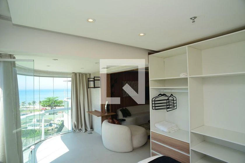 Furnished 1-bedroom apartment with glass-enclosed balcony — photo 5