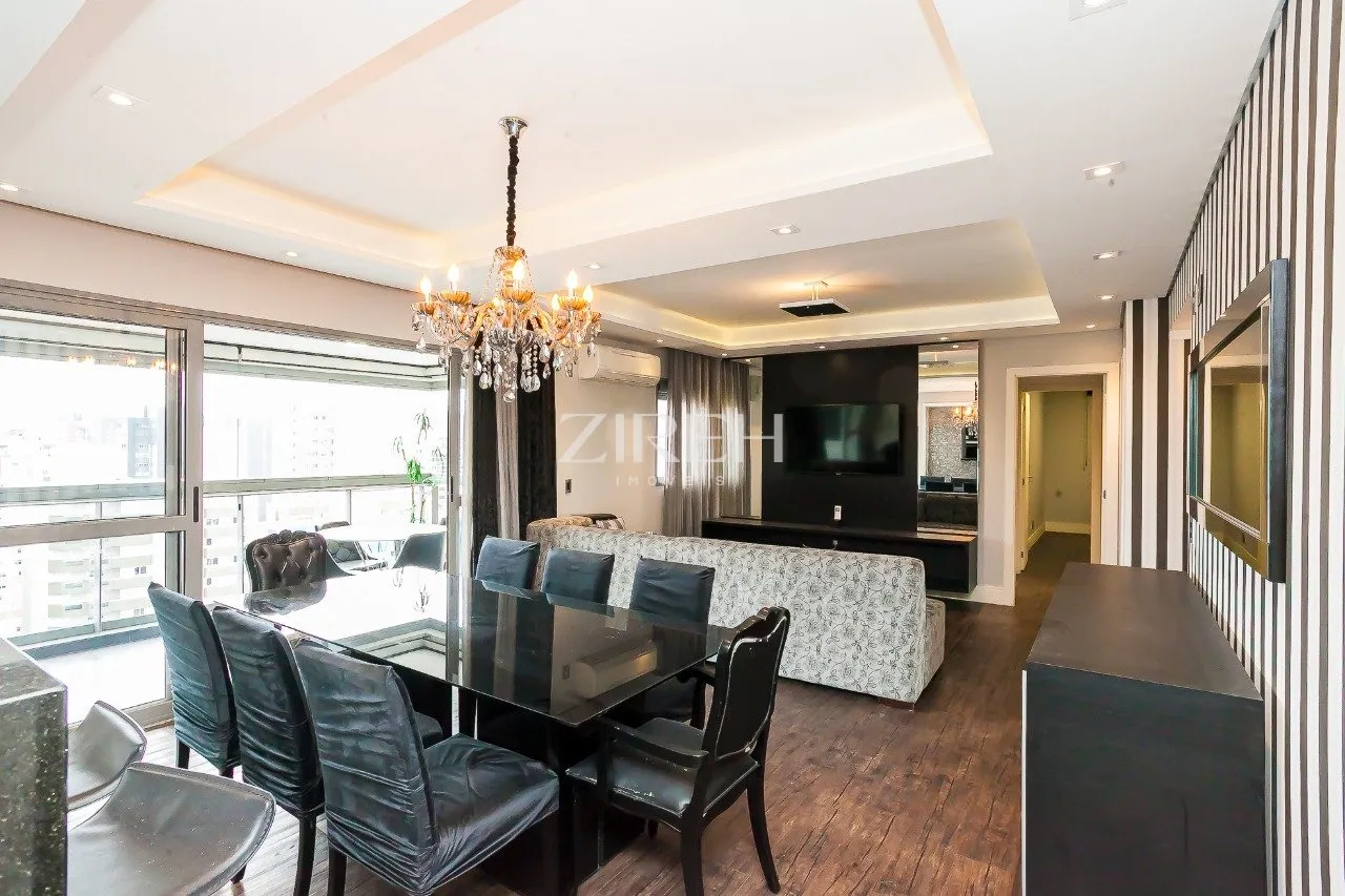 Furnished apartment, 134 m², with floor-to-ceiling windows