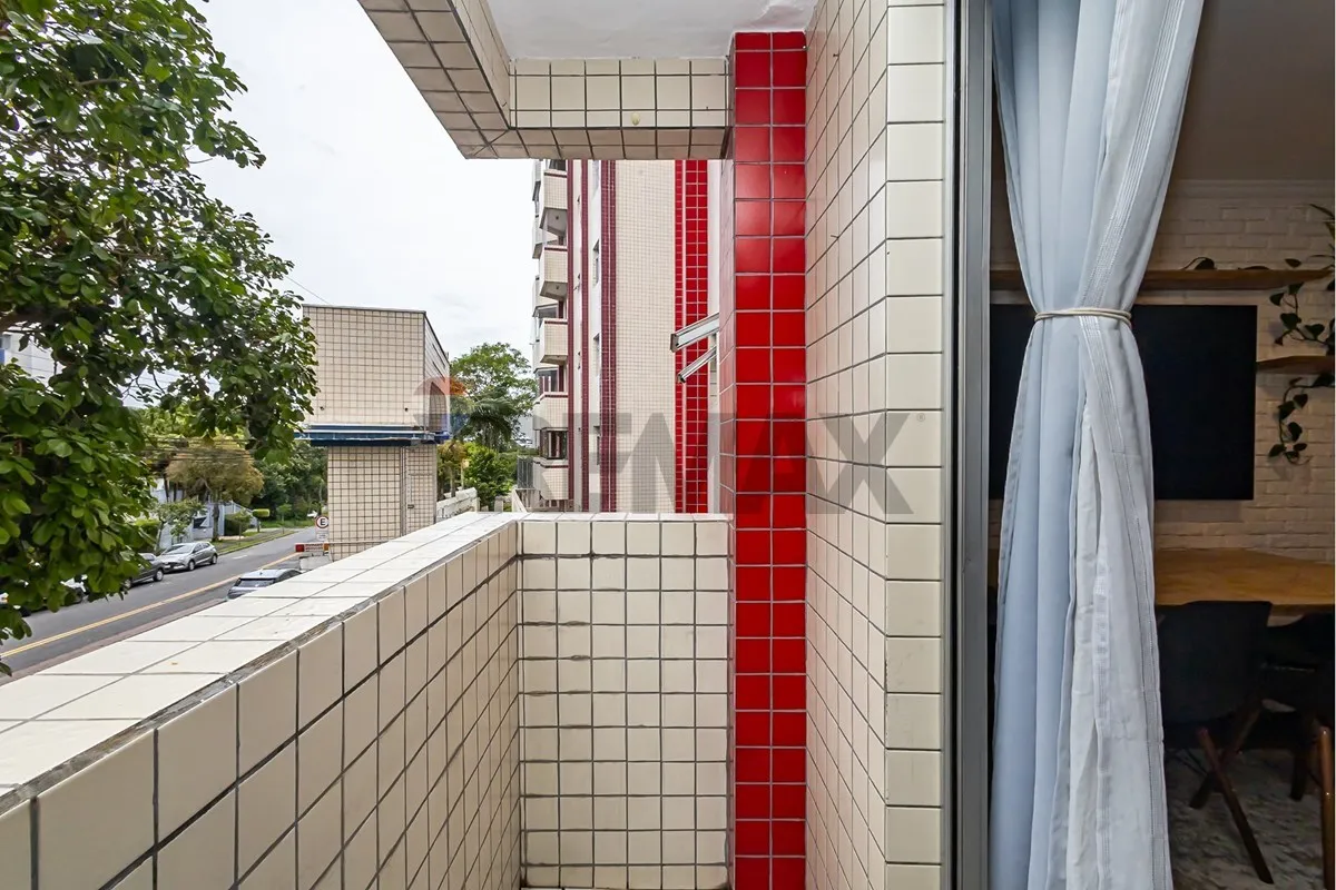 67 m² apartment with a washing machine and a bathtub — photo 28