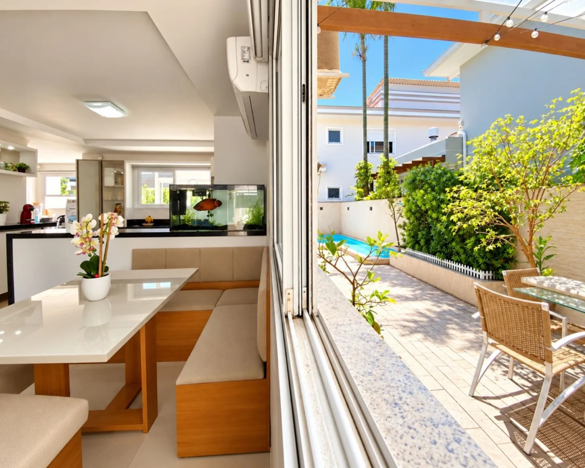 Floor-to-ceiling windows in a 3-bedroom house, 140 m² — photo 11