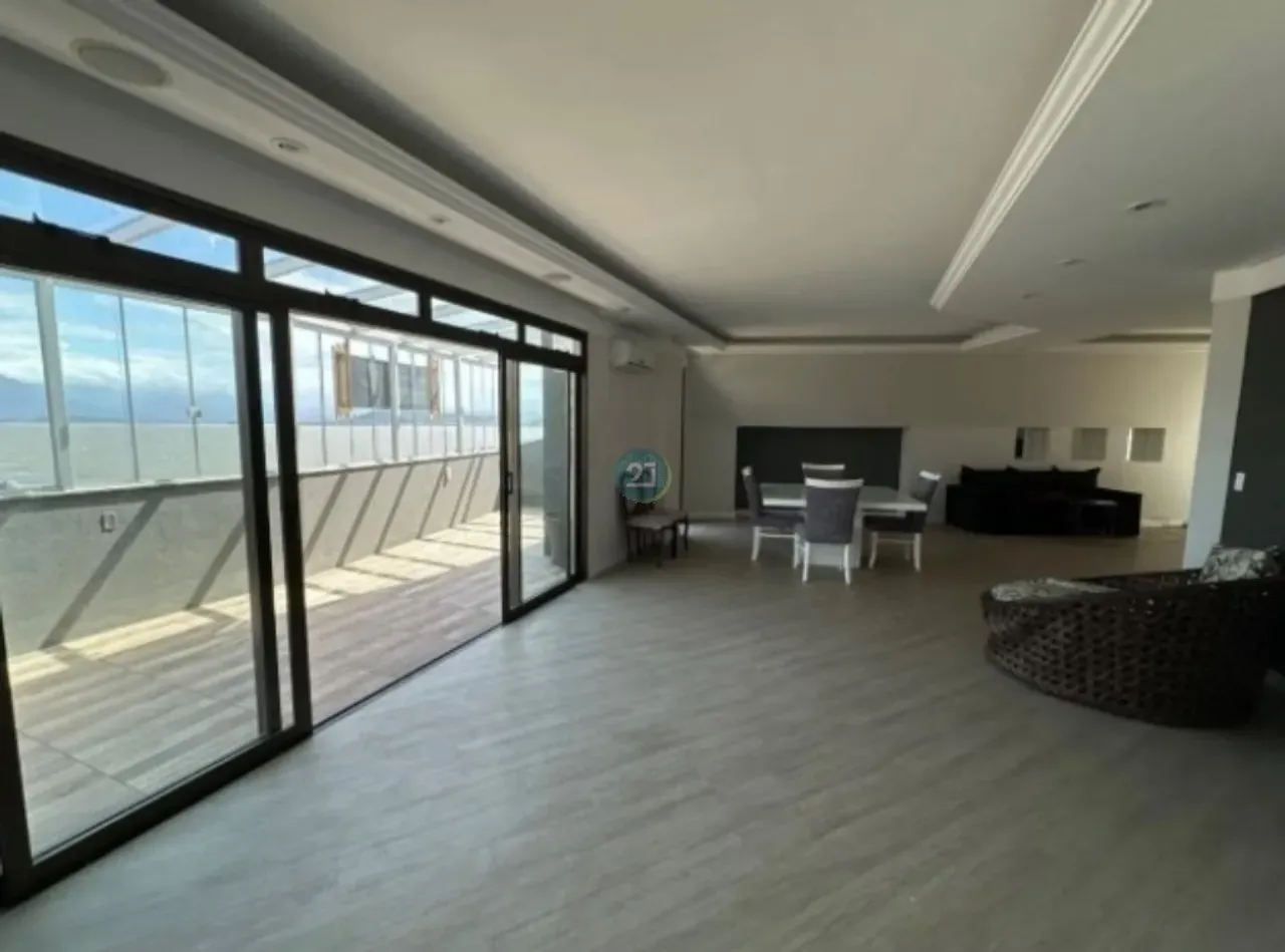 Furnished 3-bedroom penthouse with 485 m² — photo 3