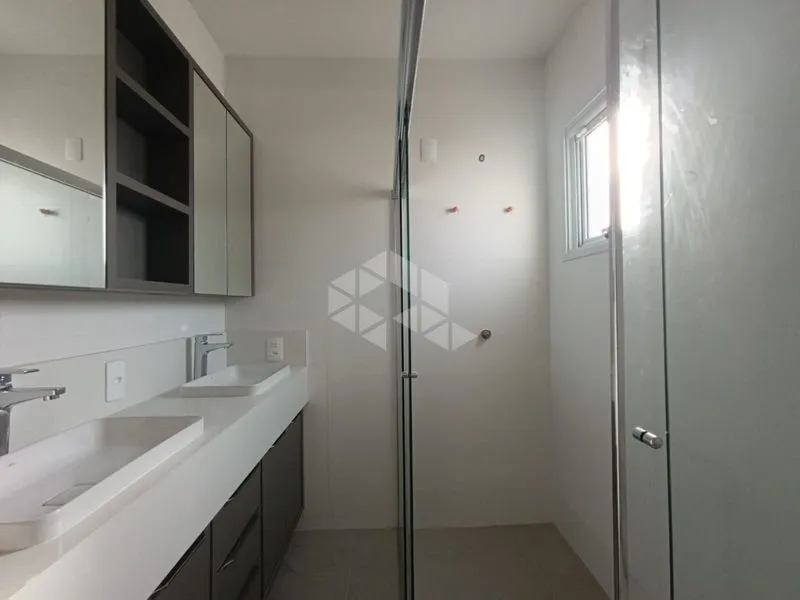 Casa con 4 suites y 184 m²; 2 plazas y balcón — photo 24