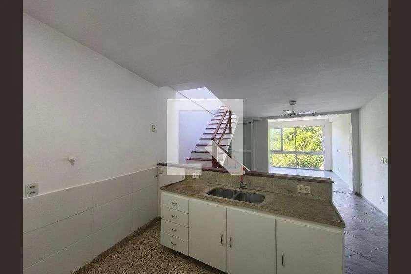 Condominium townhouse with 2 bedrooms and balcony — photo 2