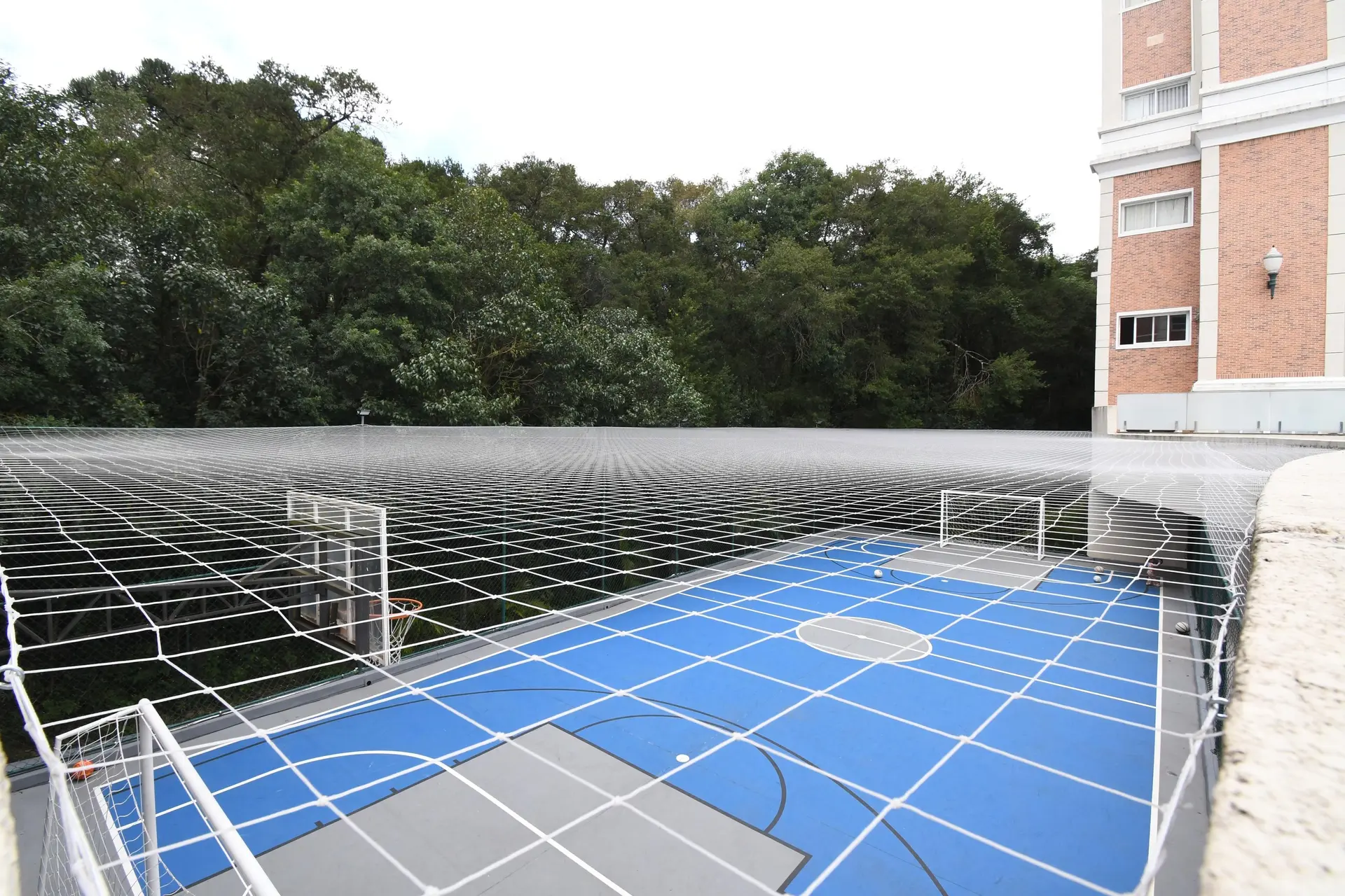 4-bedroom apartment with a dishwasher in Curitiba — photo 10