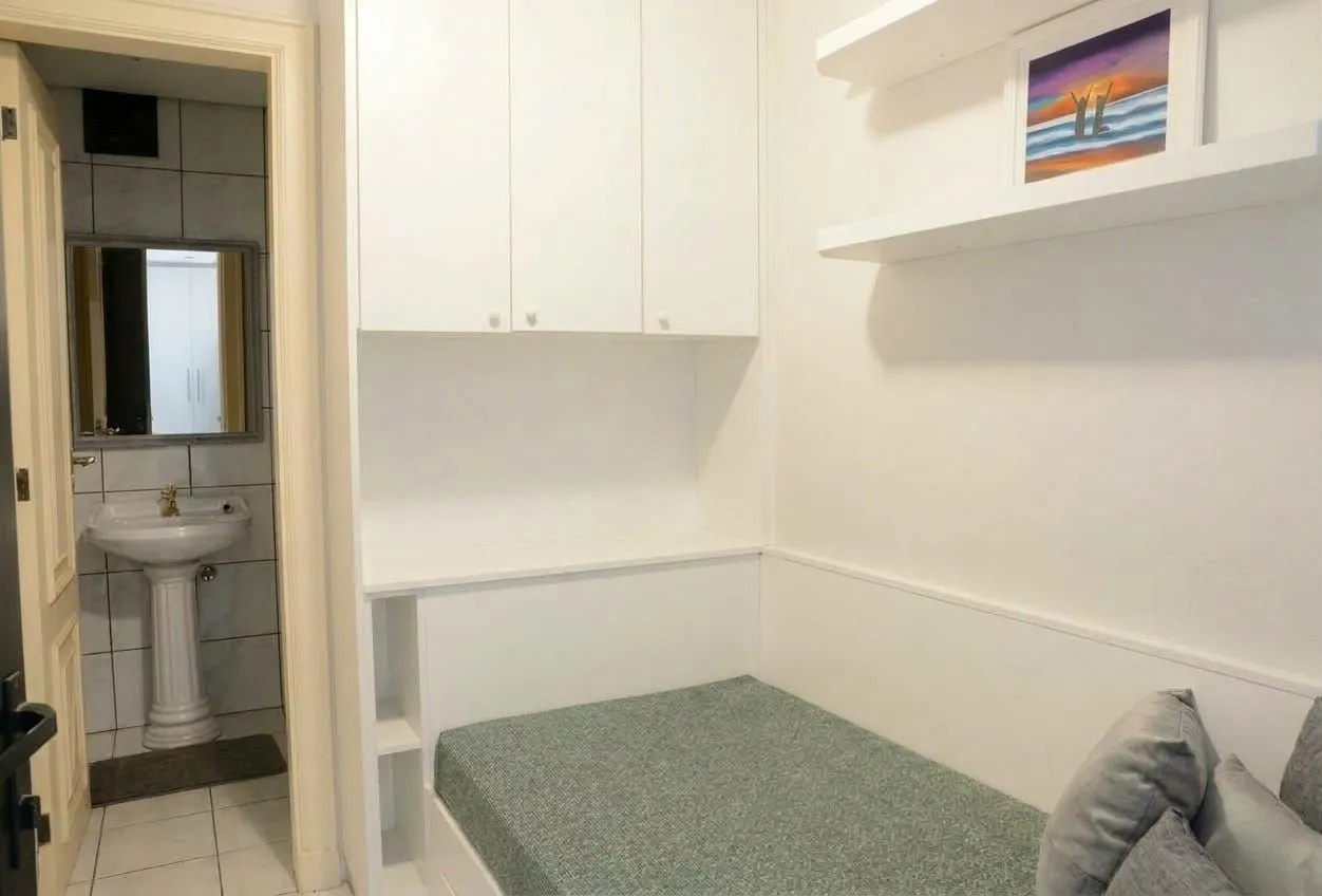 Apartamento amueblado de 4 dormitorios con 327 m² y balcón — photo 16