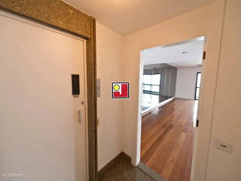 4-bedroom apartment with a glass-enclosed balcony — photo 13