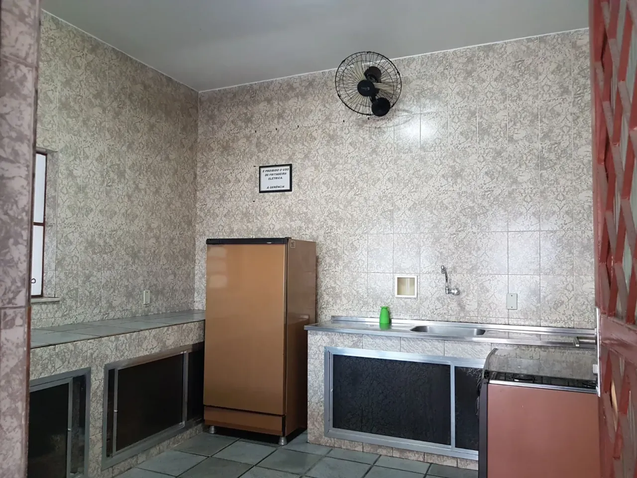 Commercial house with 1 bedroom and 2 bathrooms — photo 2