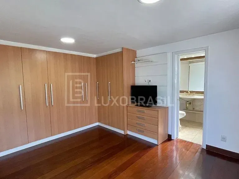 Apartamento com varanda envidraçada e 4 quartos — photo 4