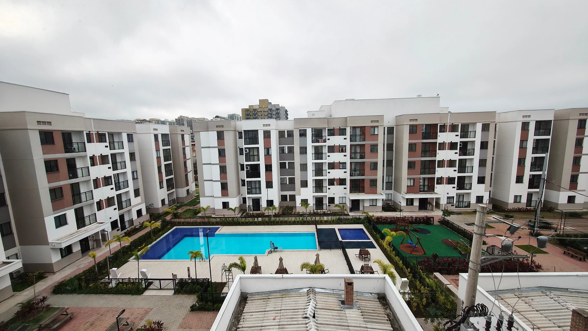 Home office in a 2-bedroom apartment, 68 m² — photo 3