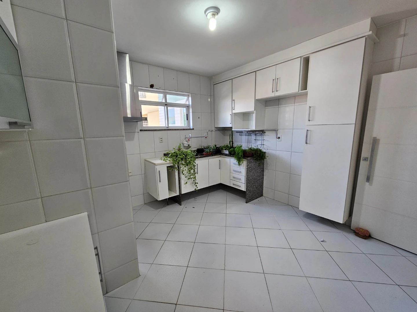 3-bedroom apartment with an en-suite and glass balcony — photo 2