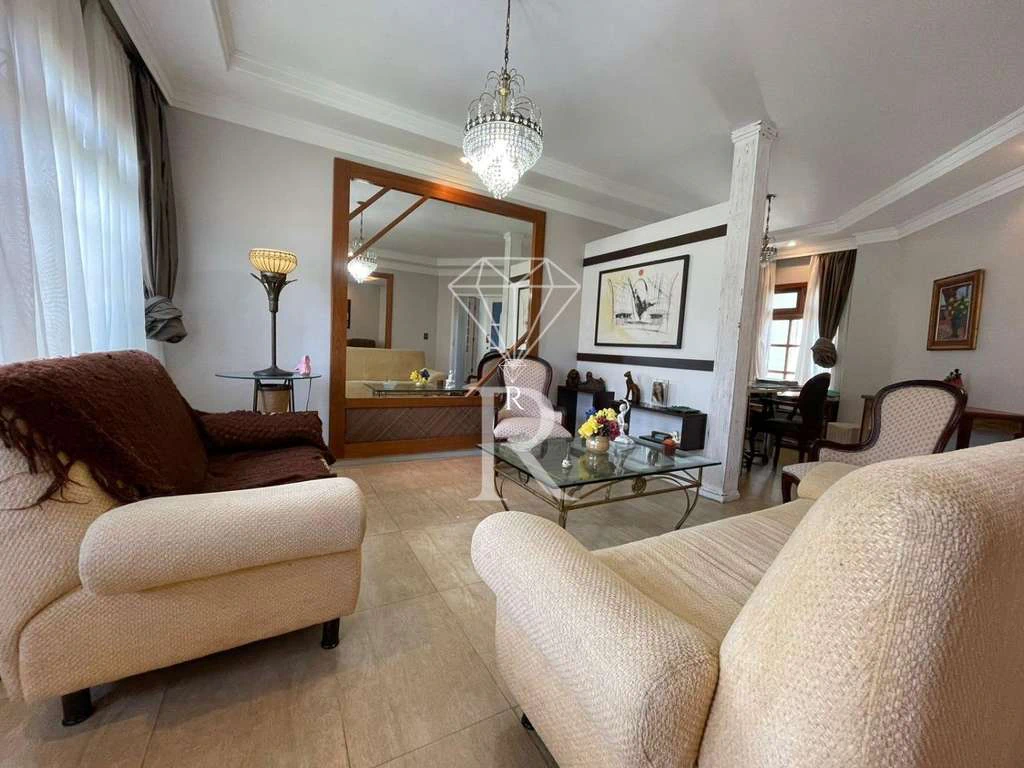 Casa com 5 quartos e 5 banheiros, 4 vagas, 350 m² — photo 3