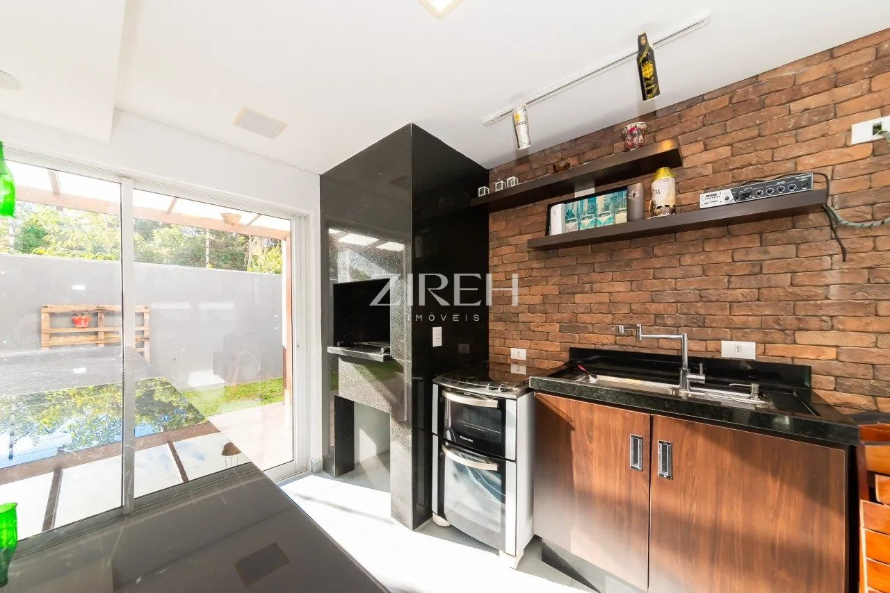 4-bedroom house with private garden — photo 17