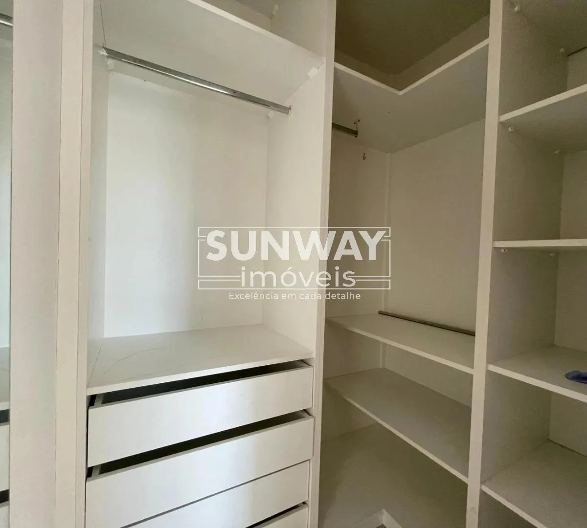 Casa, 380 m², com janelas do piso ao teto — photo 12