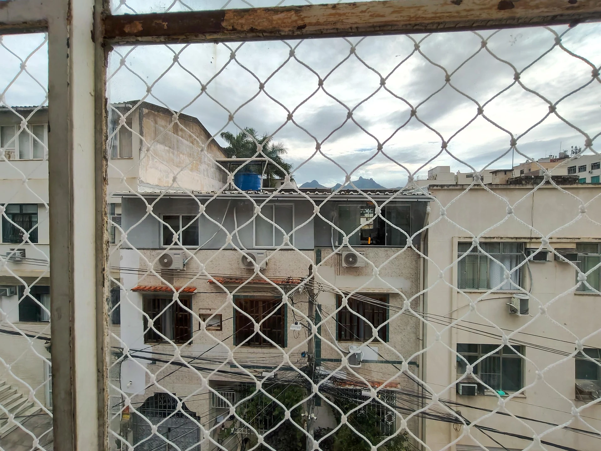 3-bedroom apartment with a mountain view in Rio de Janeiro — photo 46