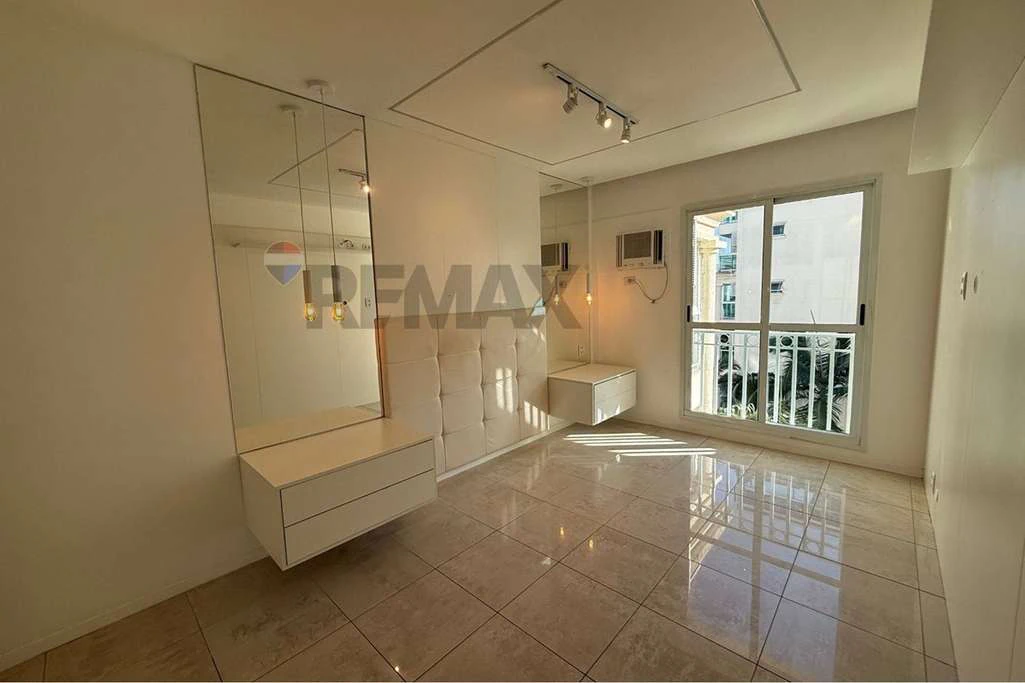 Apartamento reformado de 98 m² com varanda fechada — photo 17