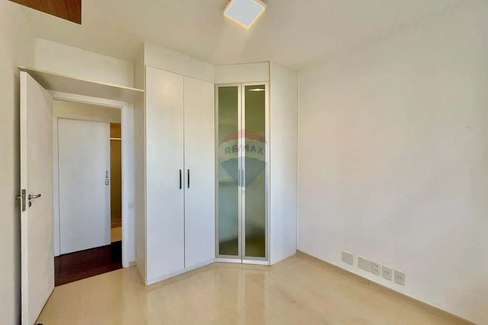 3-bedroom apartment with a mountain view in Rio de Janeiro — photo 42