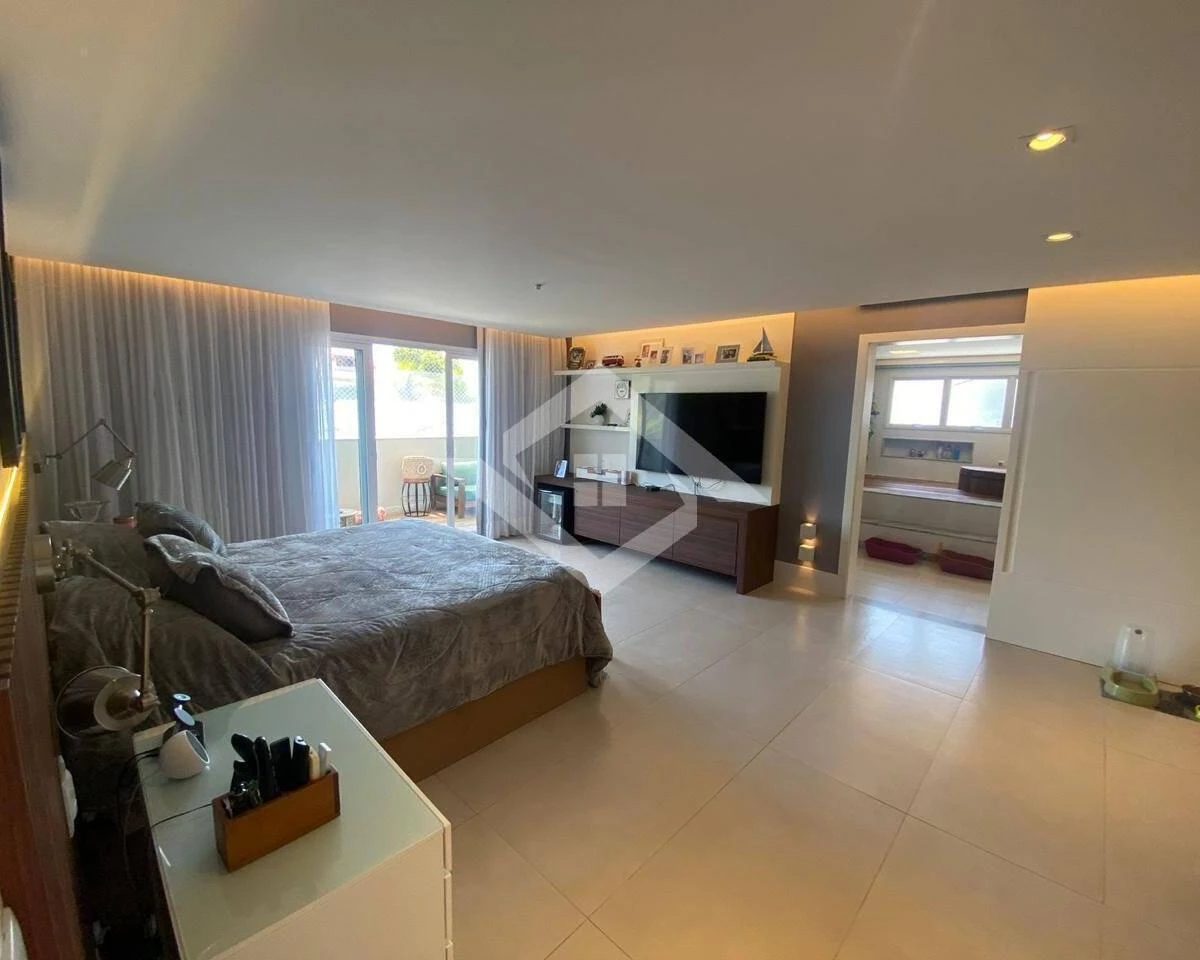 6 quartos e banheira: casa de 1000 m² — photo 3