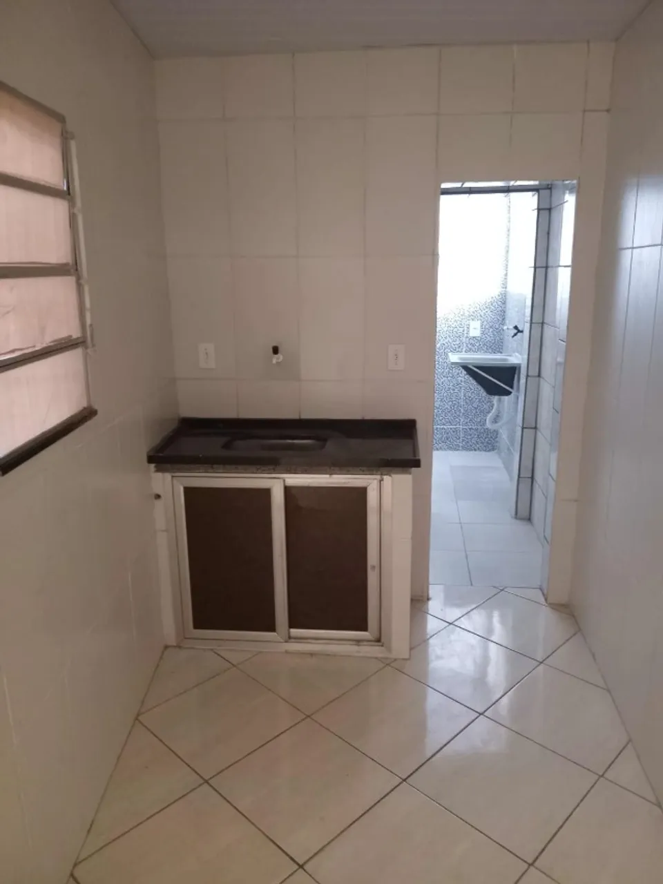 Kitnet com 1 quarto, 1 banheiro e piso em cerâmica