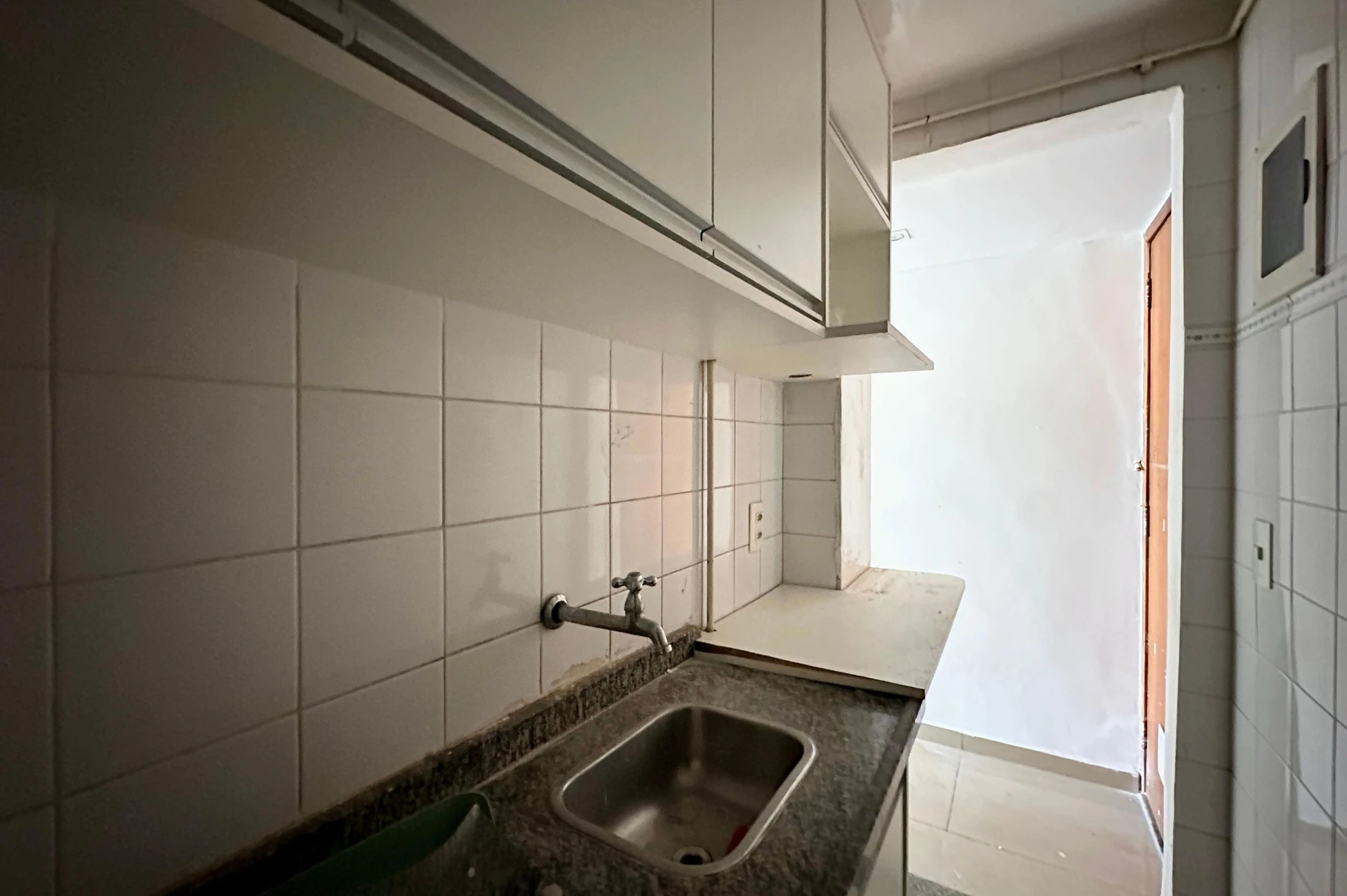 1-bedroom, 1-bath apartment with no parking space — photo 12