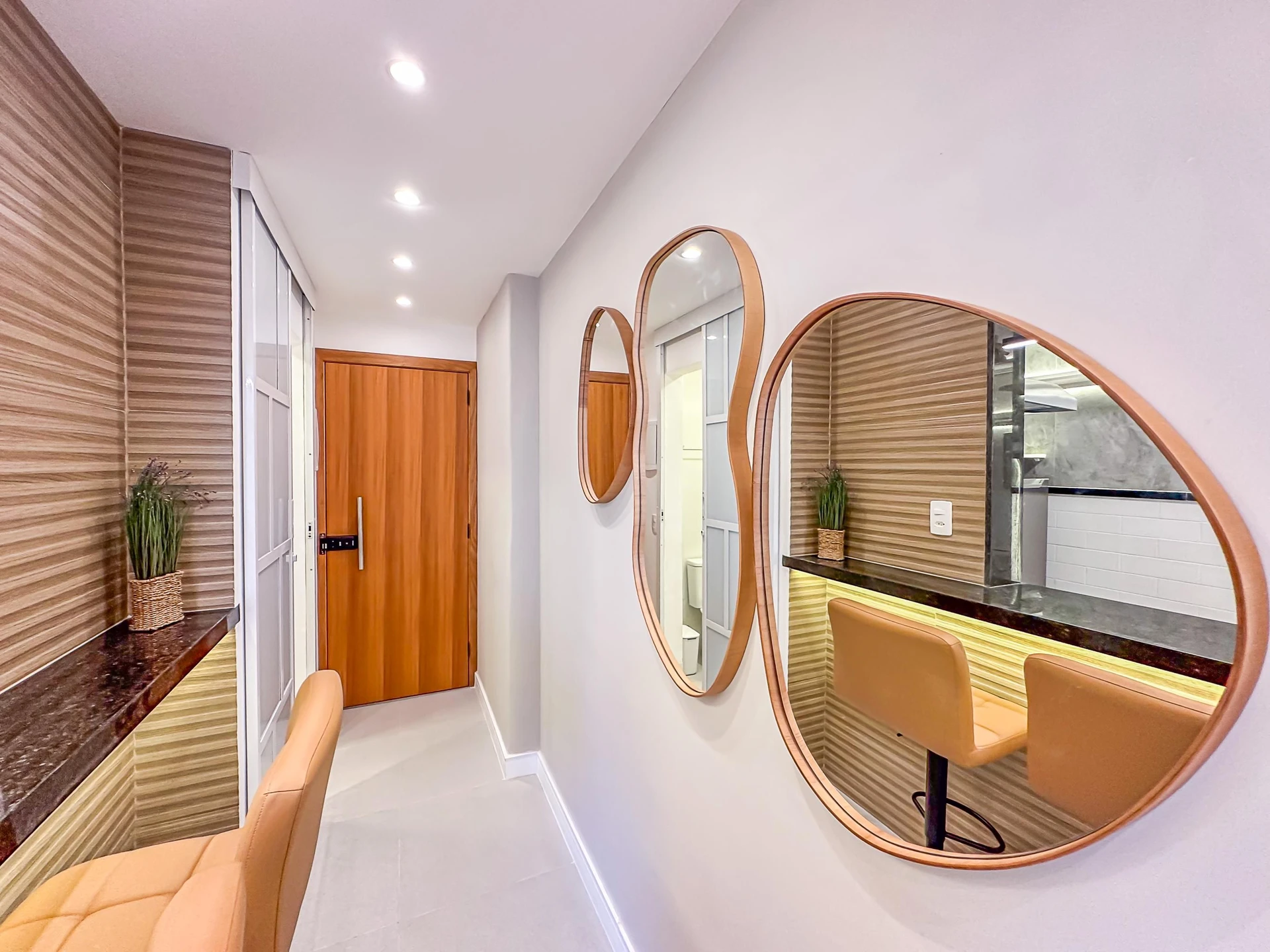 Furnished 1-bedroom apartment with an open-plan kitchen — photo 25