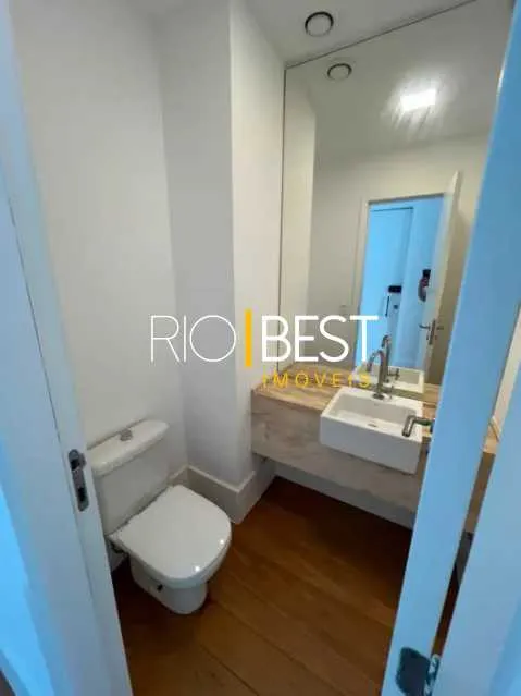 Unfurnished 4-bedroom apartment with open-plan kitchen — photo 19