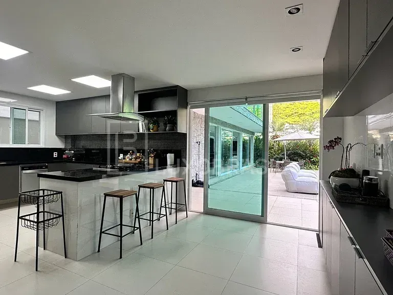 Casa moderna com 3 quartos e 5 vagas de garagem — photo 23