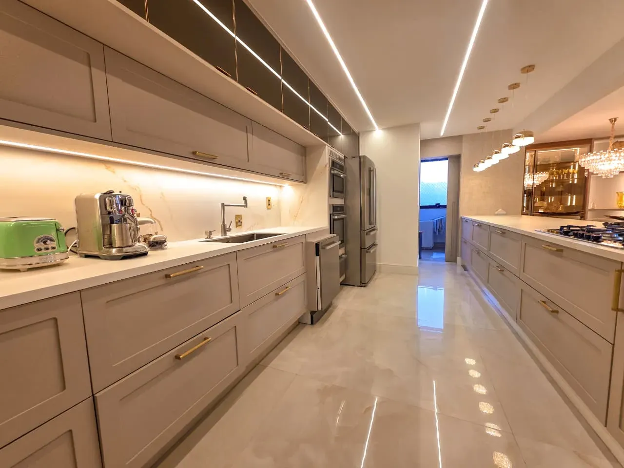 Bathtub in a 3-bedroom apartment, 240 m² — photo 5