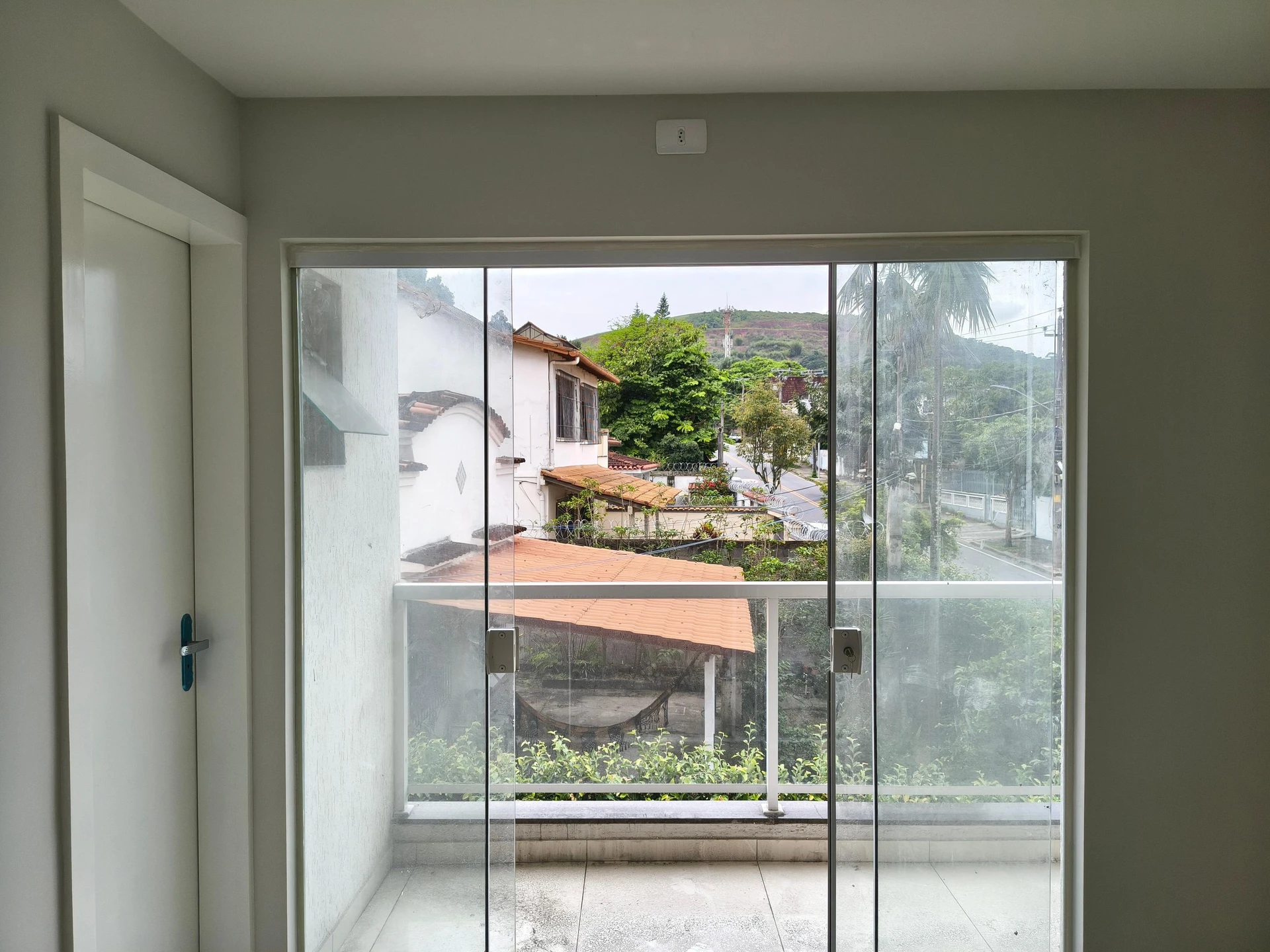 House, 110 m², with floor-to-ceiling windows