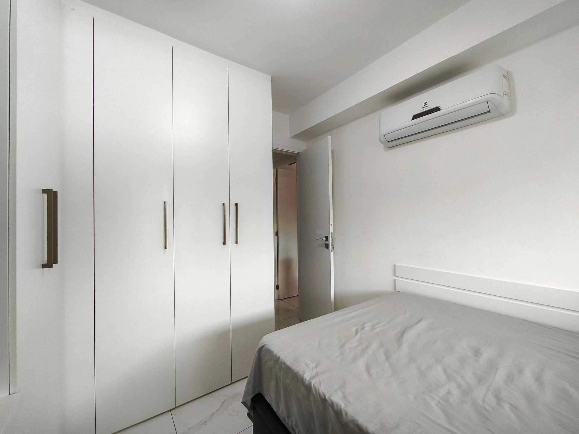 Furnished 2-bedroom apartment with private garden — photo 3