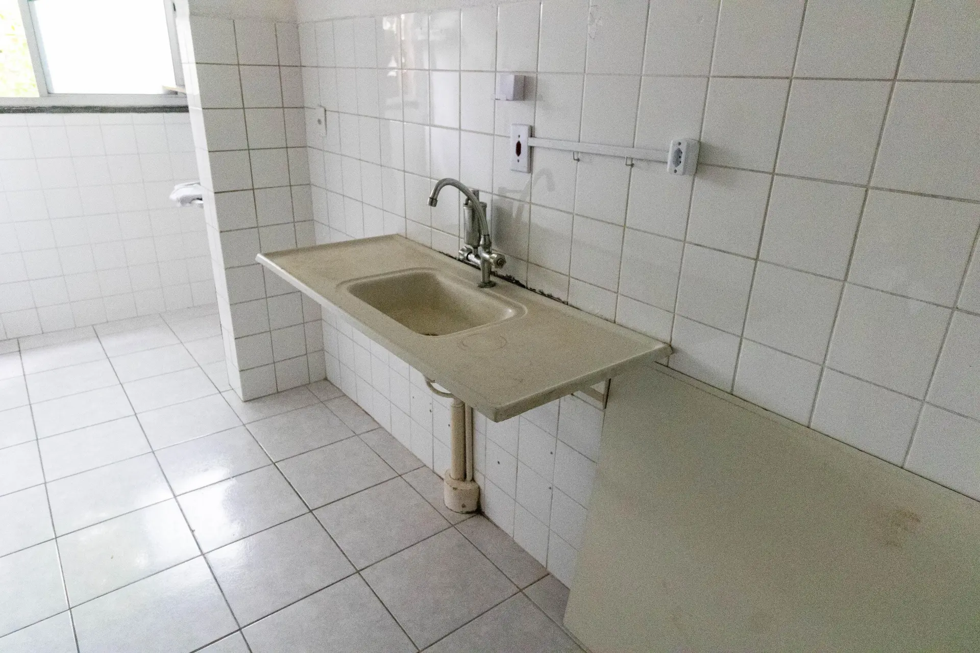 Unfurnished apartment with 2 bedrooms and 1 parking space — photo 8