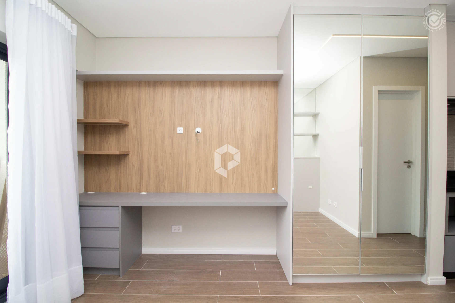 Home office in a one-bedroom apartment, 18 m² — photo 10
