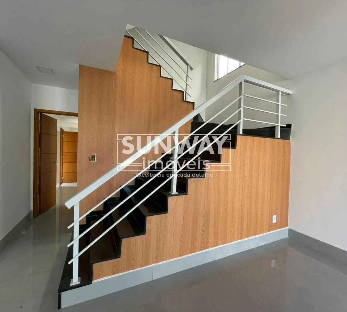 Casa, 380 m², com janelas do piso ao teto — photo 25