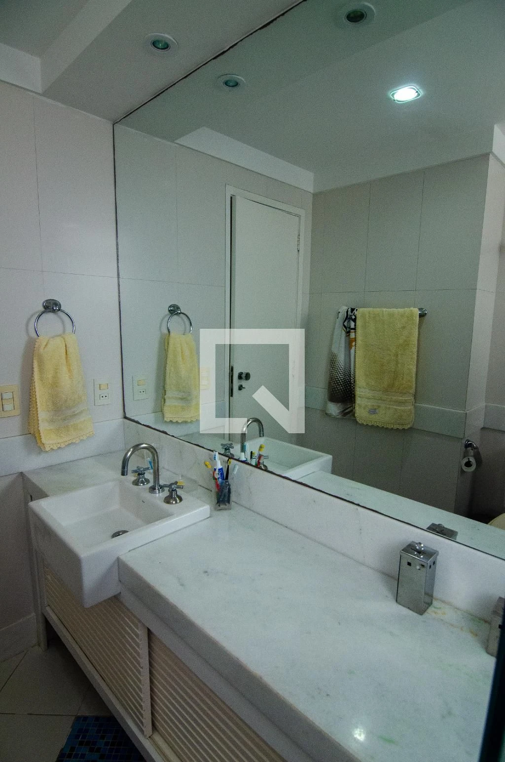 Furnished apartment, 166 m², with floor-to-ceiling windows — photo 22