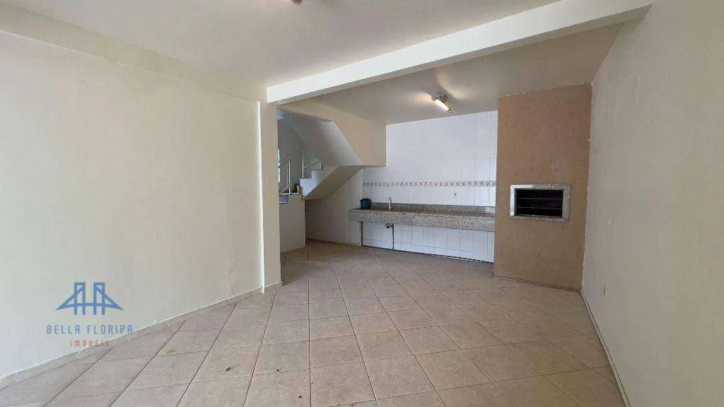Casa sem mobília de 460 m² com área de BBQ compartilhada