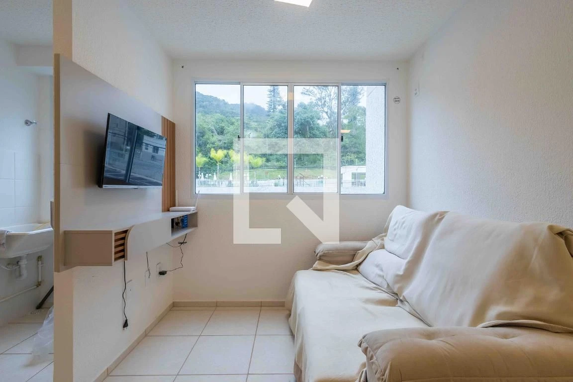 2-bedroom apartment with gas stovetop kitchen — photo 5