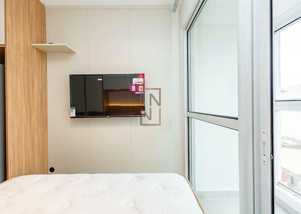 One-bedroom apartment in a building with a coworking space — photo 14