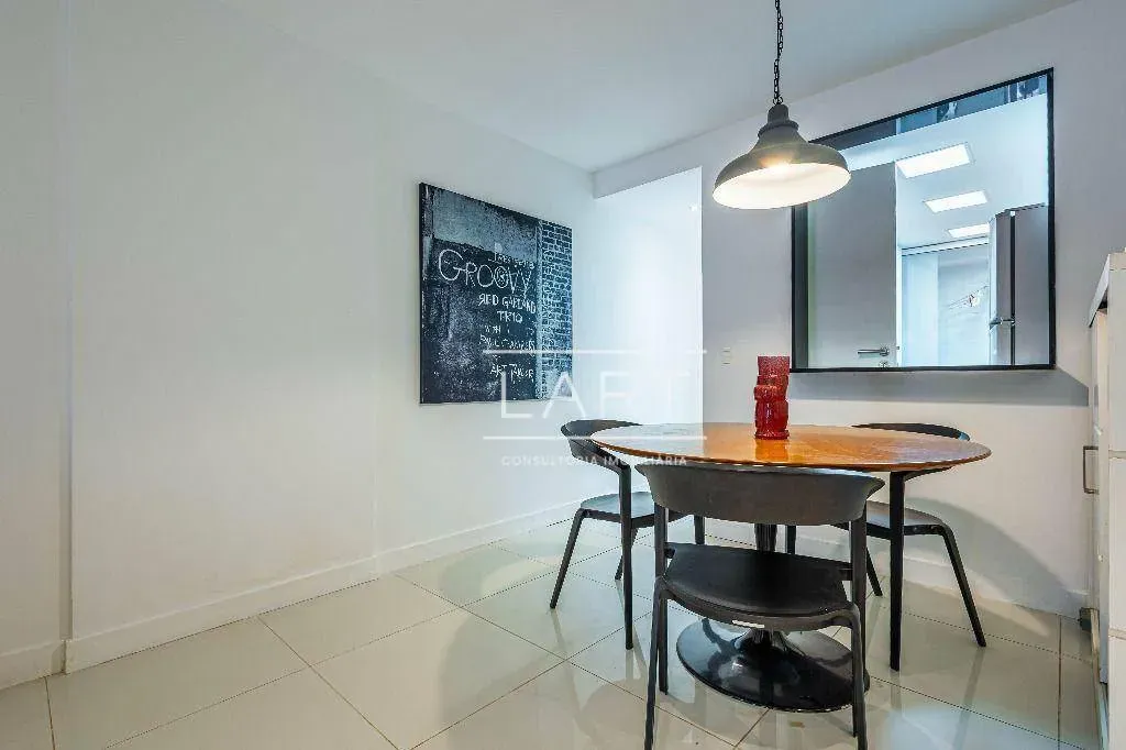 Apartamento com 2 dormitórios e varanda de vidro — photo 19
