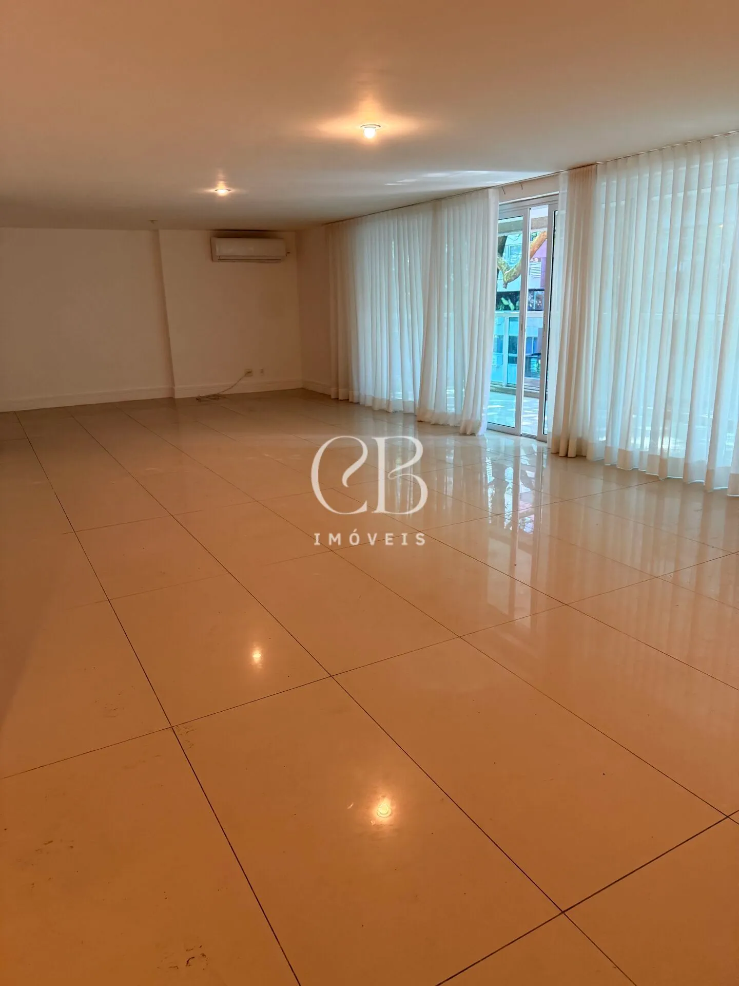 Apartment with 4 bedrooms and a balcony in great condition — photo 6