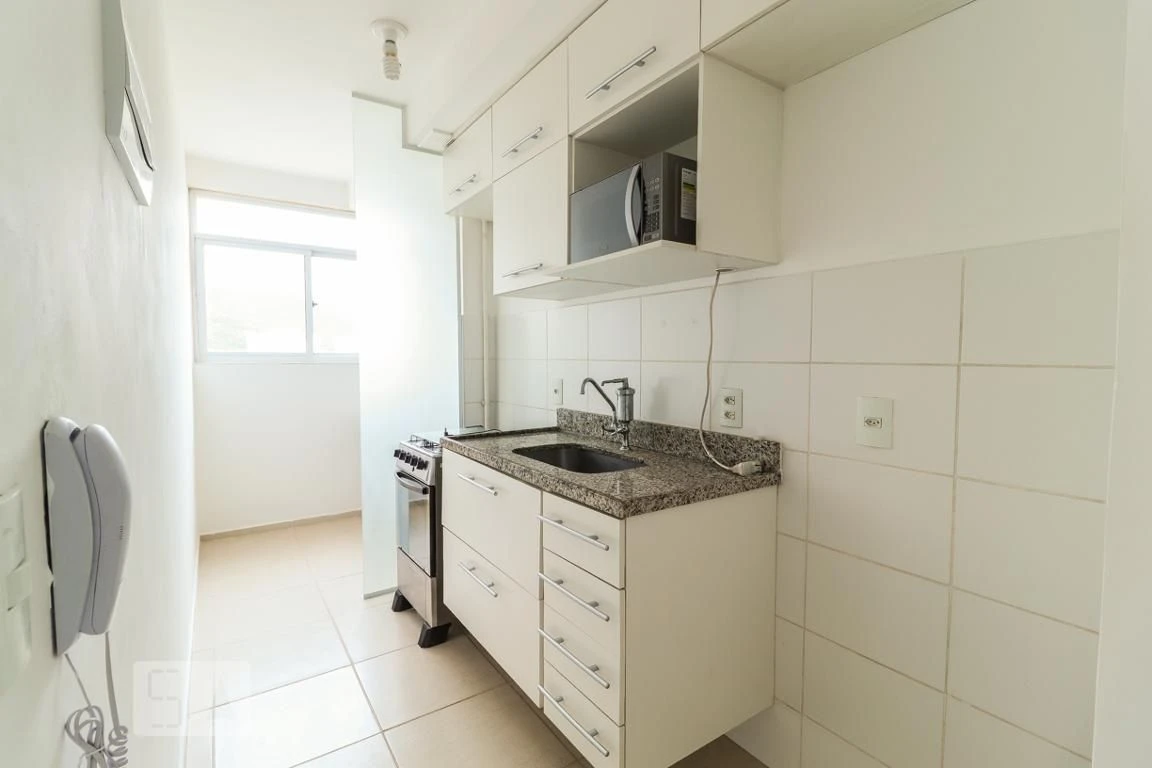 Unfurnished 3-bedroom apartment with balcony — photo 10