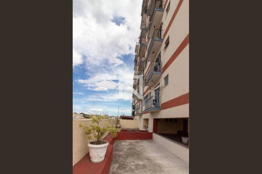 Apartamento de 3 dormitorios, 80 m² y balcón — photo 48