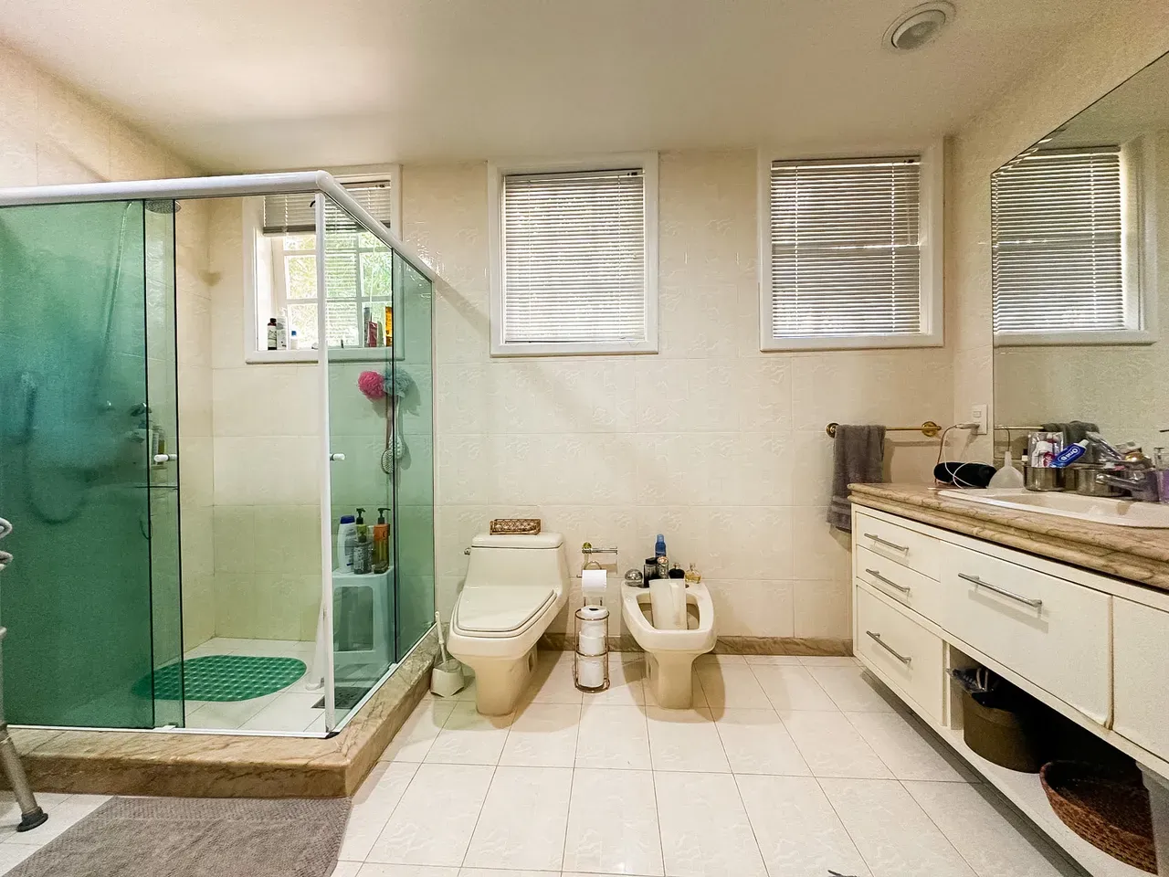 Furnished house with 4 bedrooms and 2993 m², 3 en-suites — photo 8