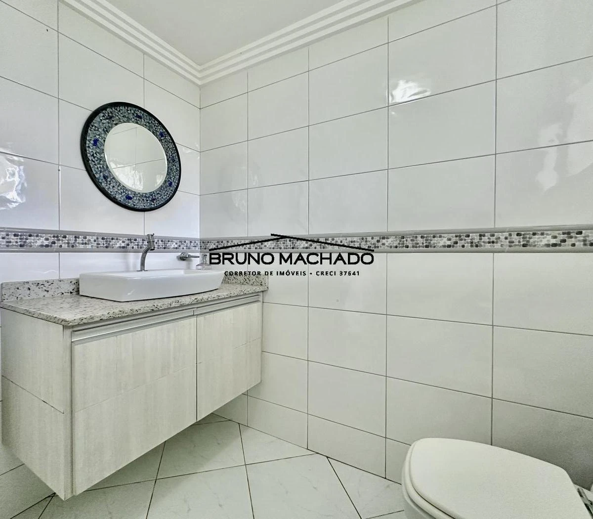 3-bedroom house with a walk-in closet in Curitiba — photo 46