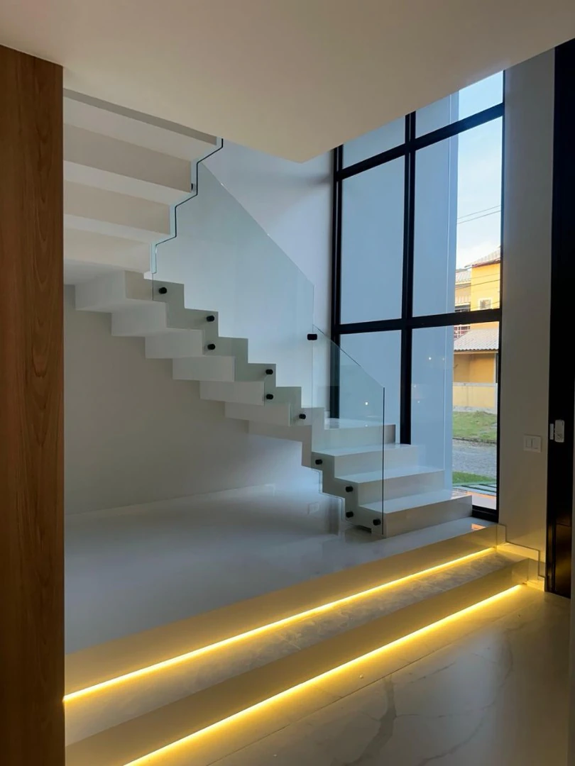5-bedroom house with open-plan kitchen and 3 parking spaces — photo 17