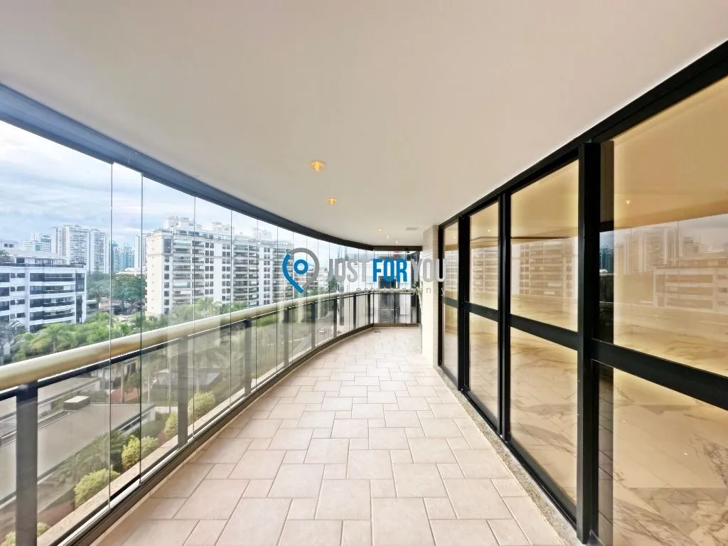 3-bedroom apartment with 5 bathrooms and 370 m² — photo 2
