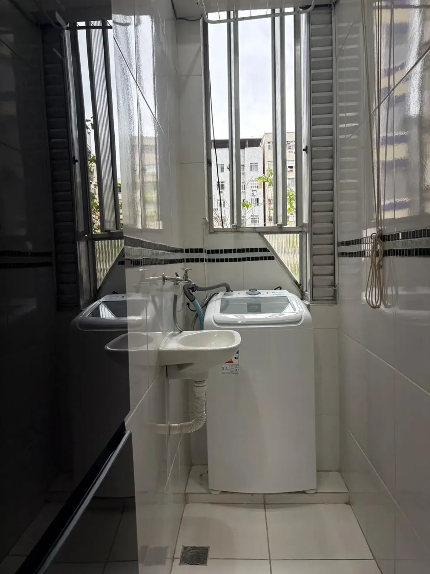 One-bedroom apartment with a washing machine — photo 10