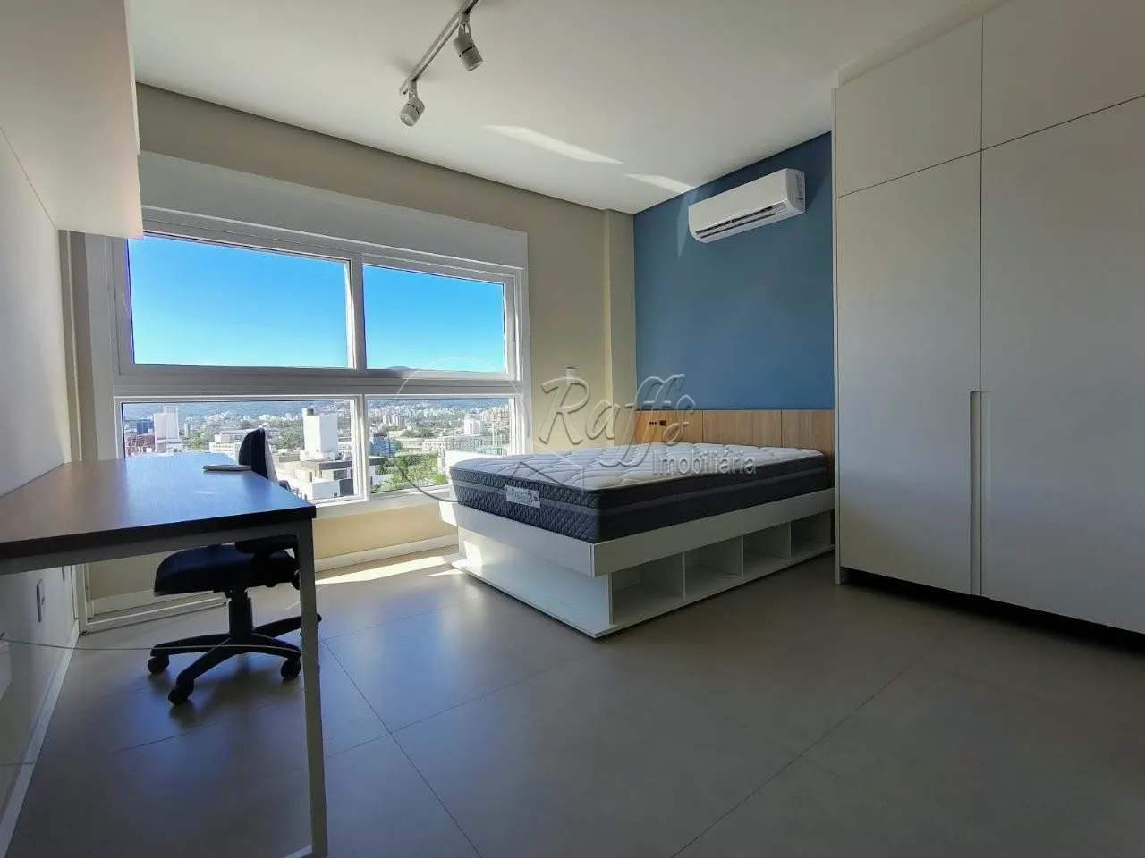 Furnished 20 m² studio with 1 bedroom and glass shower — photo 6